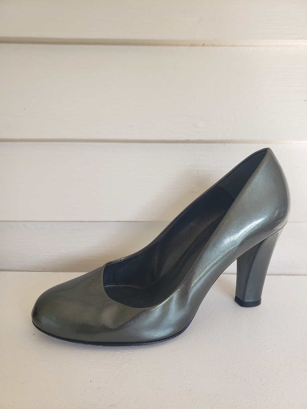 Stuart Weitzman Classic Women's Metallic Olive Green Leather Pump Size 8